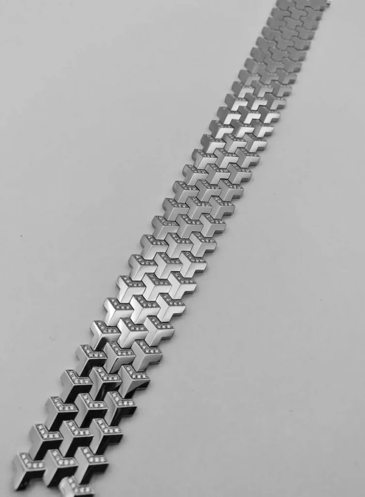 18K white Gold Armor Bracelet Diamonds open