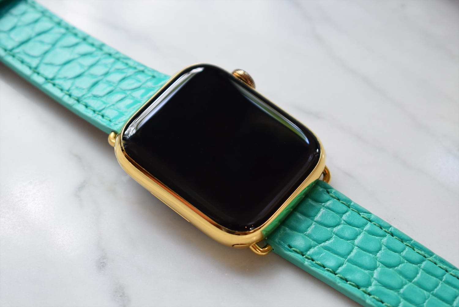 24k-gold-apple-watch-8-crocodile-strap-tiffany-1 duffle-bag-calfsleather-black-OJ-Exclusive