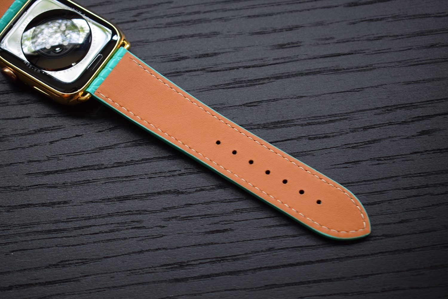 Bracelet de montre en crocodile bleu marine - Maroquinerie de luxe sur  mesure