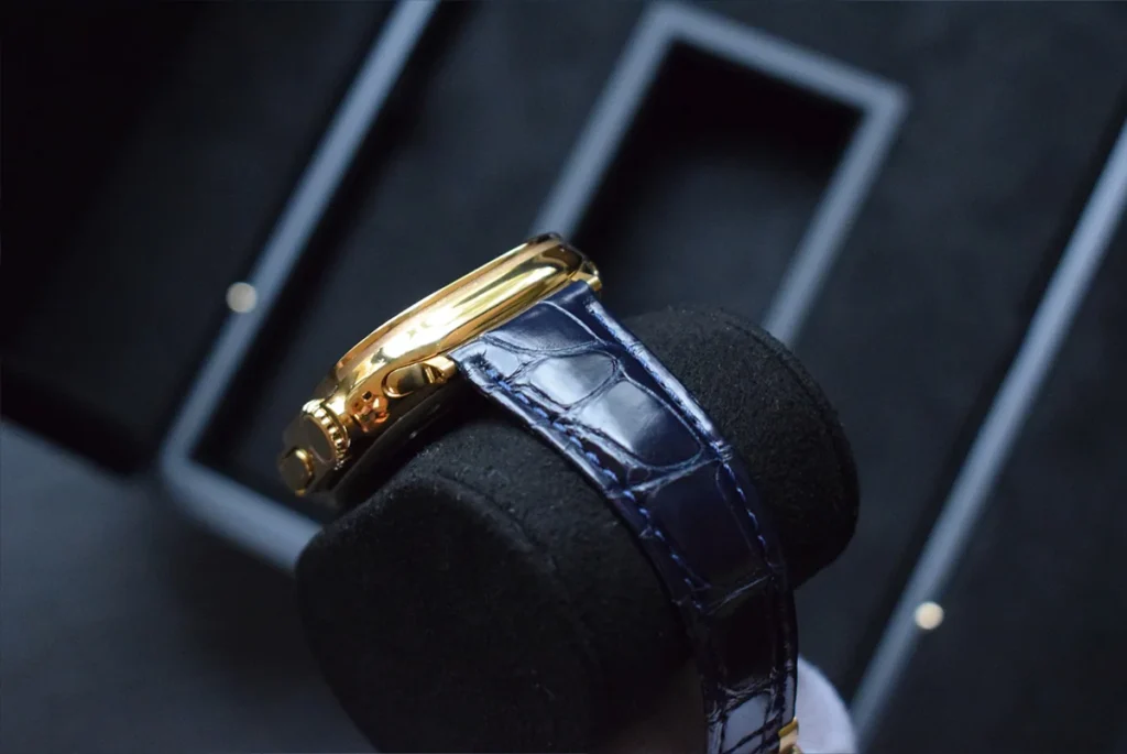 24k Gold Apple Watch Krokodilleder blaues Armbandseite