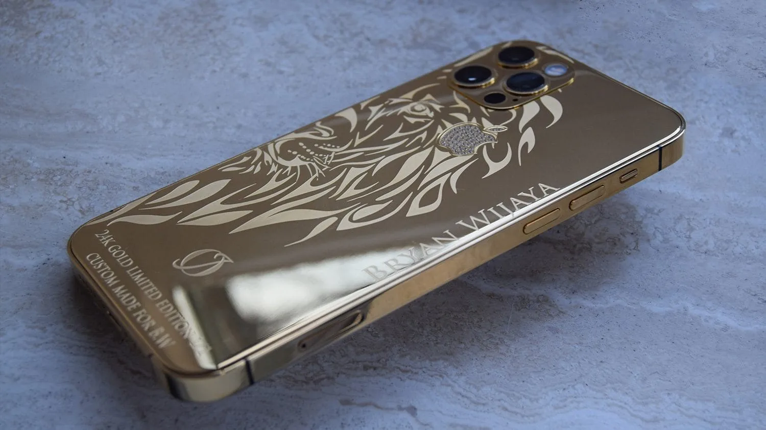24k gold iphone 15 pro lion engraving