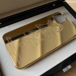 Funda de iPhone de oro de 24k 14 pro max grabado de Xavi Simons