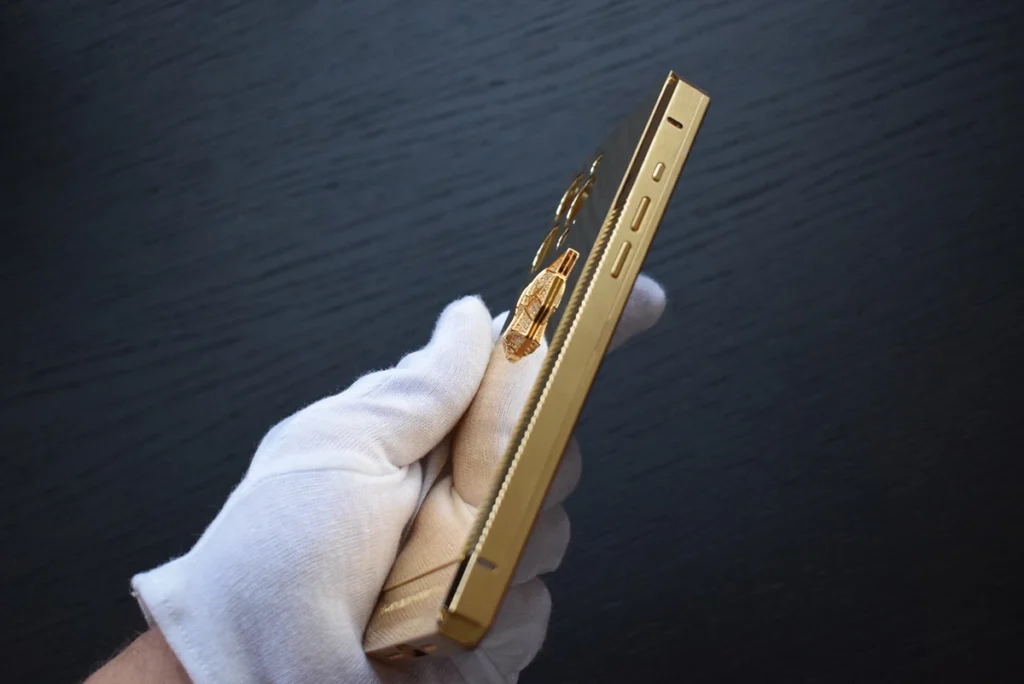 24K金钛金属iPhone手机壳 黑豹