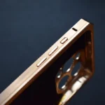 玫瑰金鳄鱼皮iPhone手机壳，采用24K镀层和异域皮革纹理