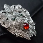 黑色压纹鳄鱼皮手提包，配钻石豹扣