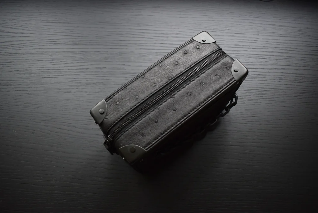 ALWAYS LATE TRUNK OSTRICH