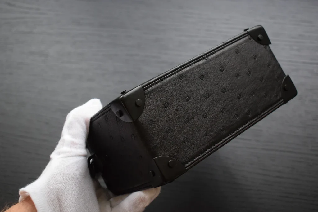 ALWAYS LATE TRUNK OSTRICH bottom