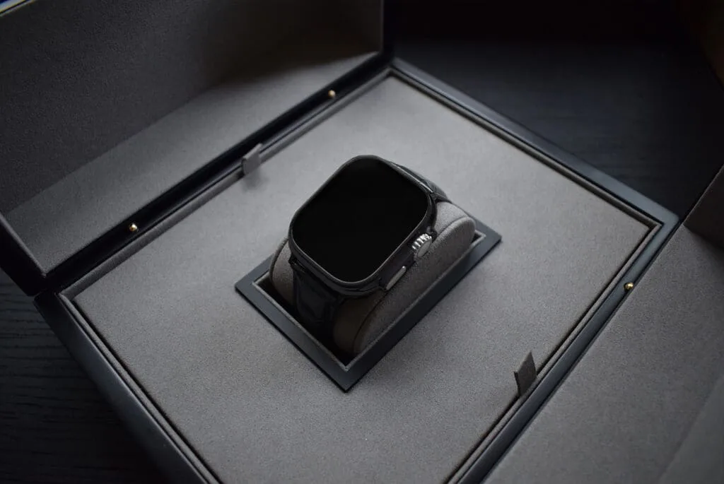 BLACK SILVER APPLE WATCH ULTRA 2 2
