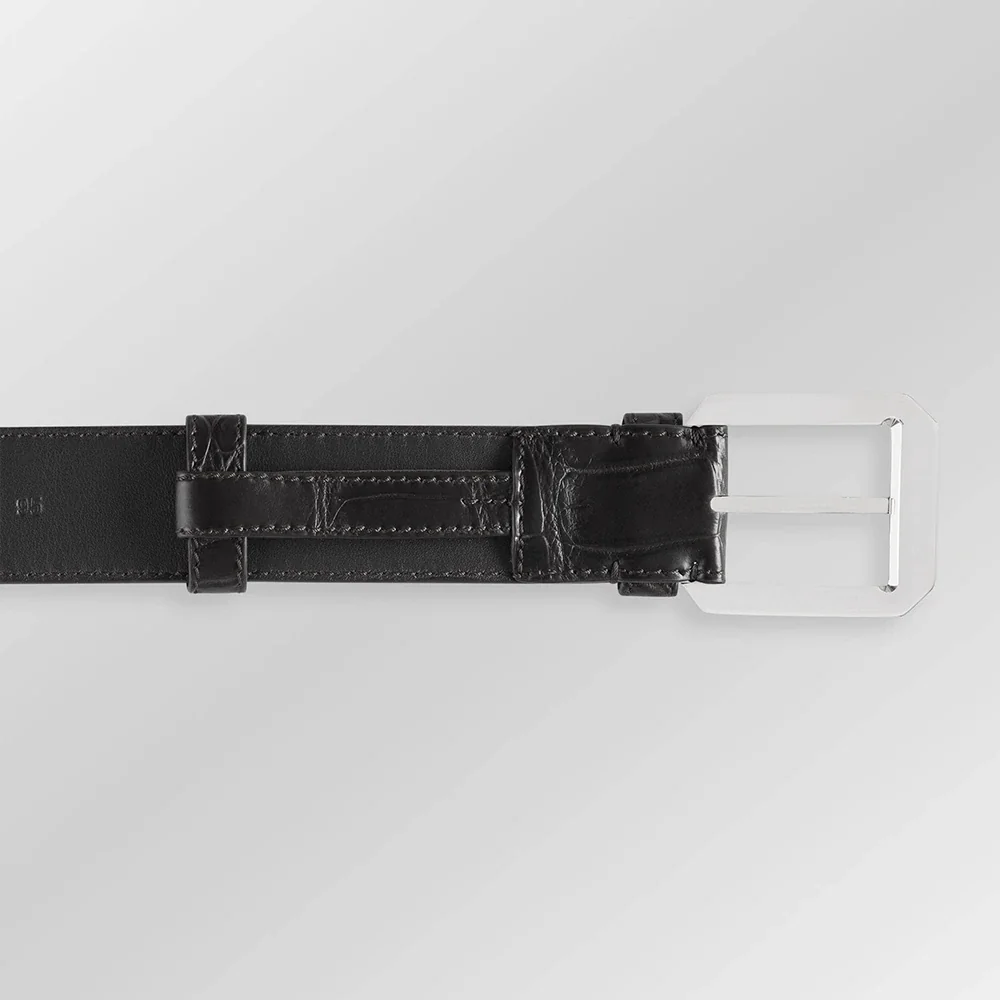 黑色鳄鱼皮腰带背面