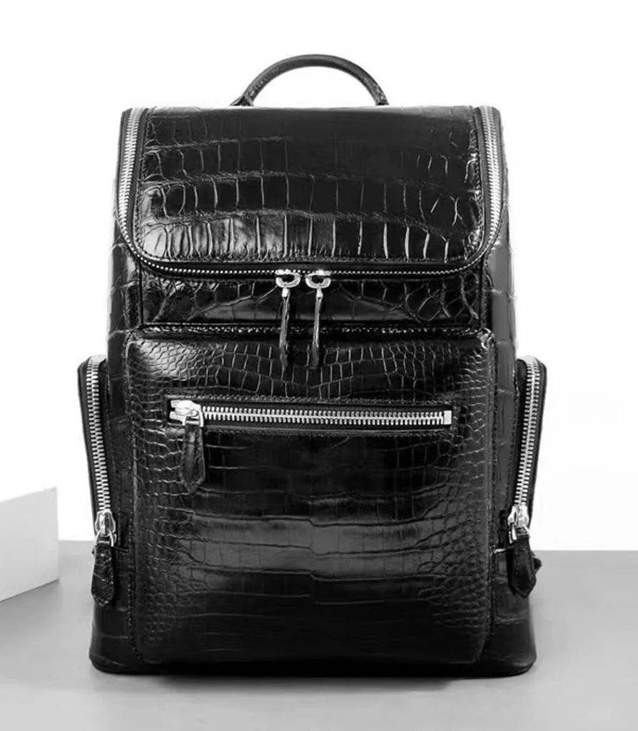 حقيبة ظهر من جلد التمساح الأسود بتصميم خاص 5