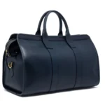 蓝色皮革旅行包