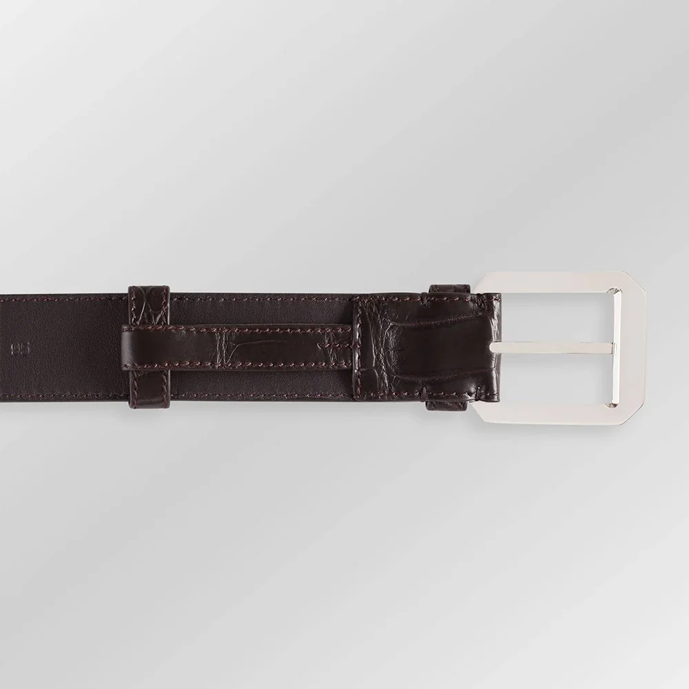 棕色鳄鱼皮腰带背面
