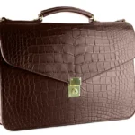 حقيبة كلاسيكية من جلد التمساح البني
