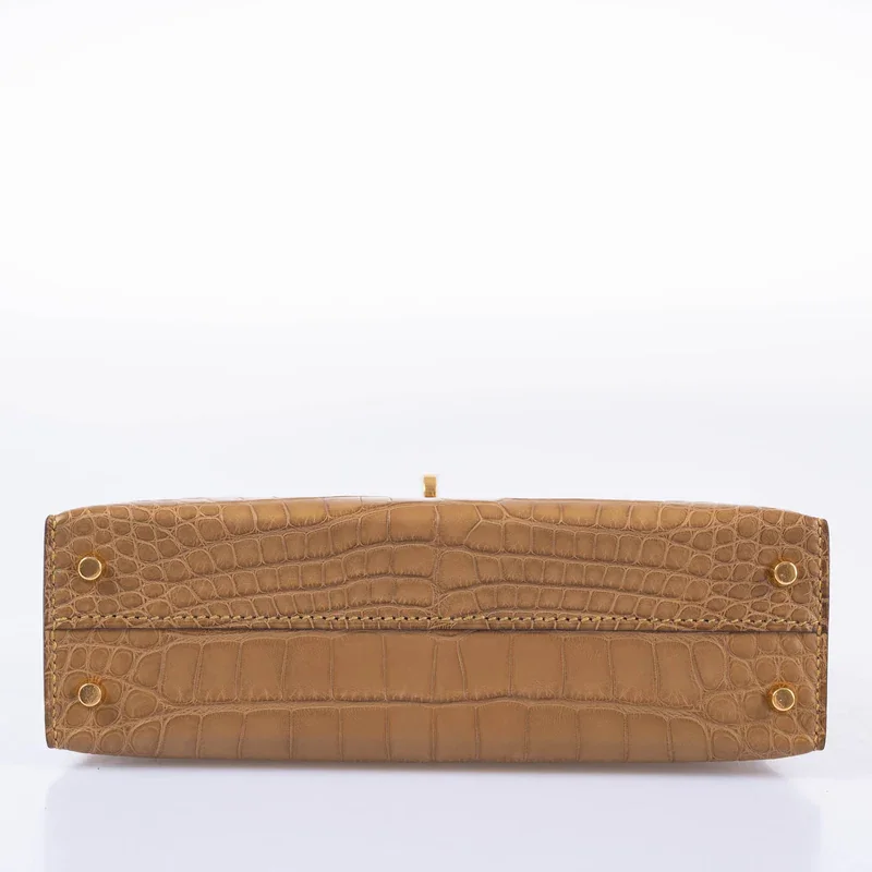 棕色鳄鱼皮凯莉包，底部直径20厘米