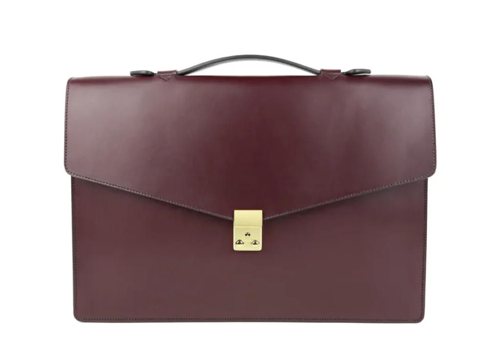 Klassische Aktentasche aus burgunderfarbenem Leder