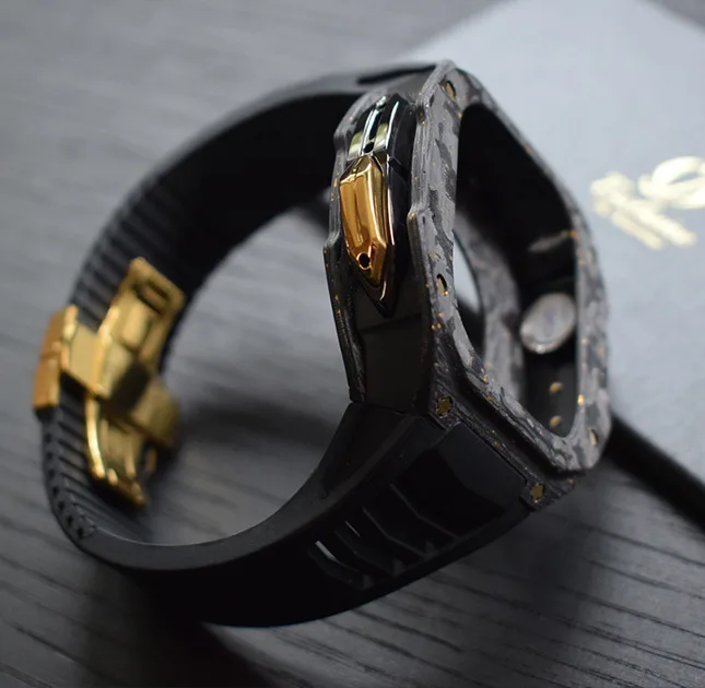 KOHLENSTOFF-APPLE-WATCH-COVER