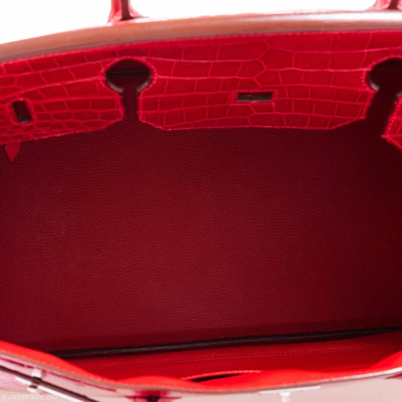 亮红色铂金包，内长 40 厘米