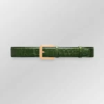 绿色鳄鱼皮腰带，配金色皮带扣，展现出鳞片纹理和手工缝制细节。