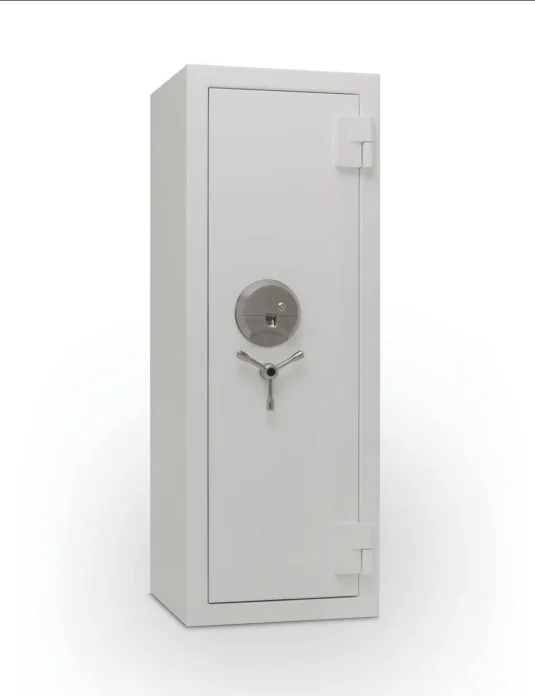 Coffre-fort de luxe blanc sur mesure avec porte ouverte révélant un intérieur en cuir cognac et des compartiments pour remontoir de montres