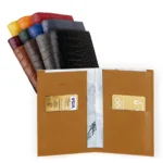 حامل جواز سفر برتقالي اللون بنقشة التمساح