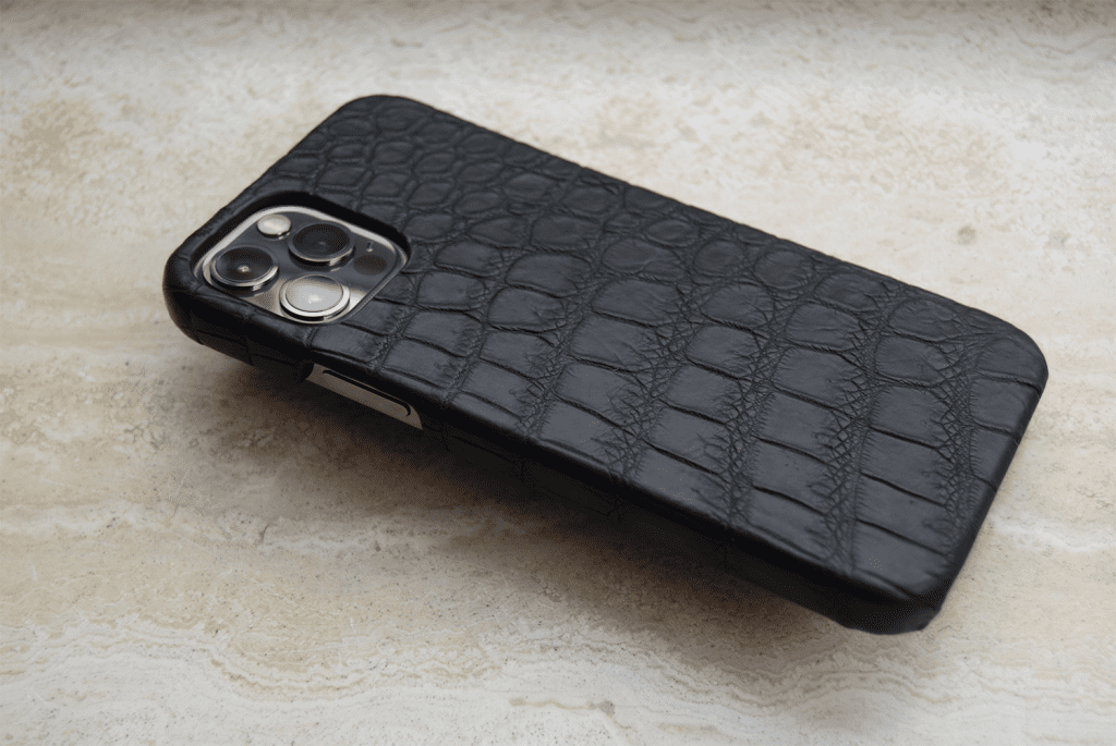 Black crocodile case iphone 12 pro2