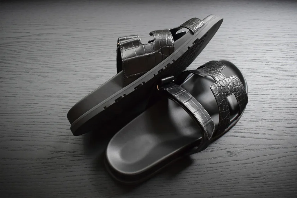 شبشب تمساح أسود