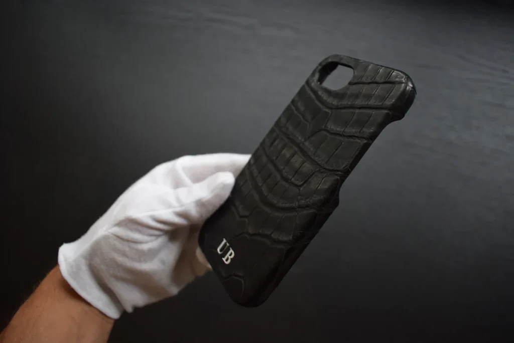 黑色鳄鱼 iPhone 手机壳