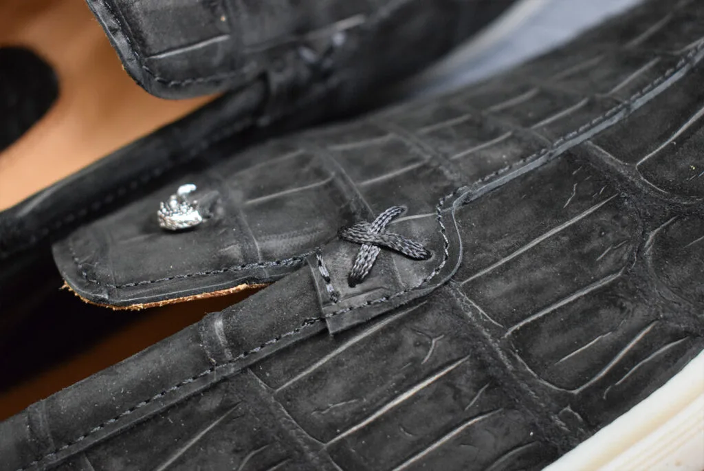 black crocodile shoes nubuck sr close