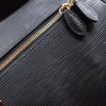 黑色 Epi 皮革旅行包