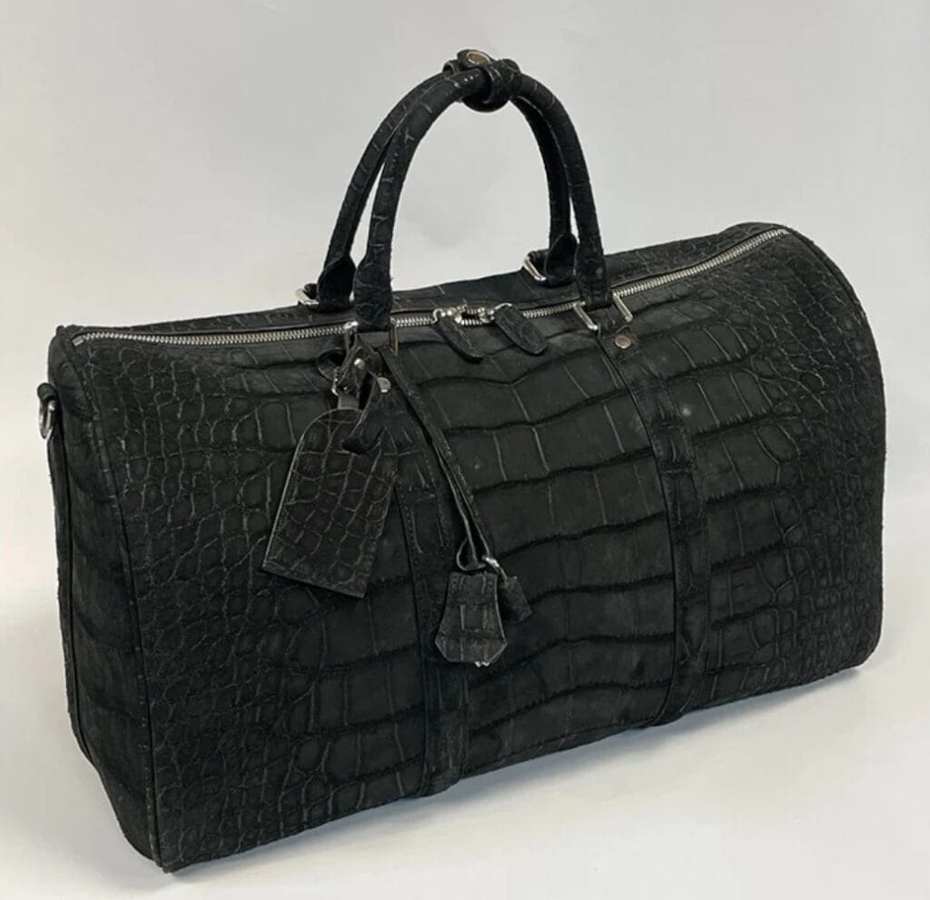 黑色绒面鳄鱼旅行袋