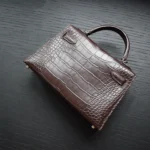 Mini Kelly di coccodrillo marrone, 20 cm