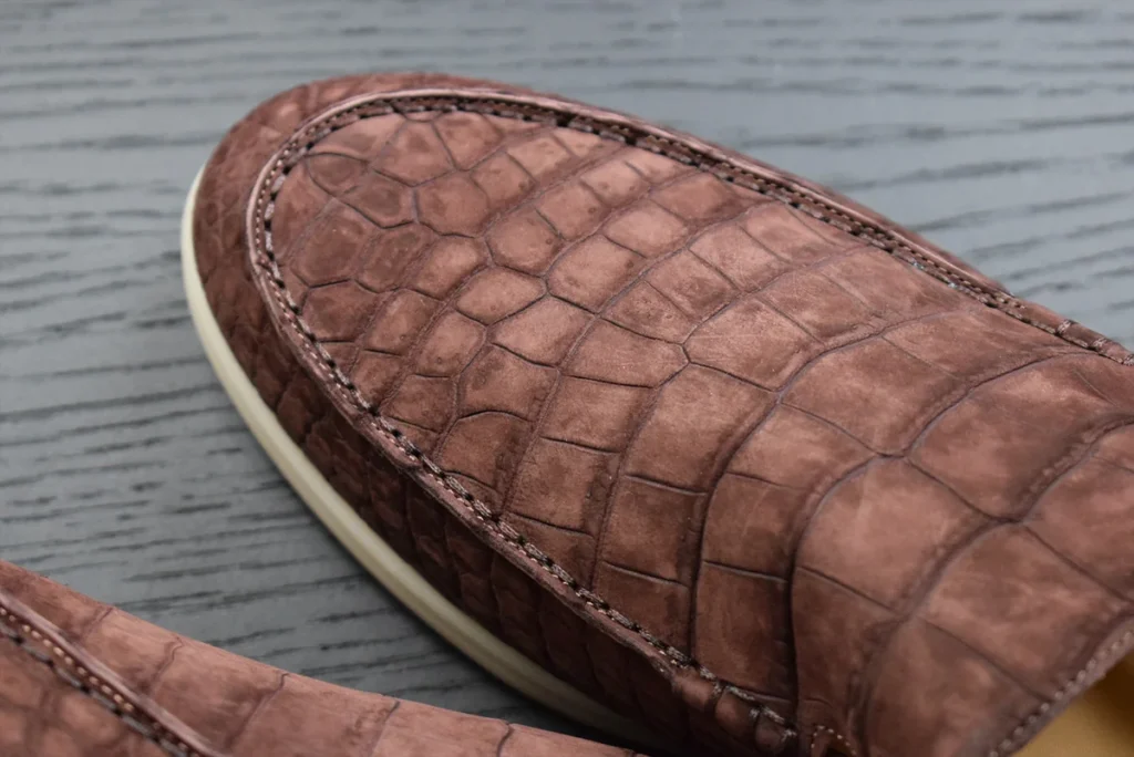 chaussures en nubuck marron crocodile mocassin