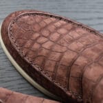 棕色绒面鳄鱼休闲鞋