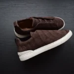 棕色绒面鳄鱼皮运动鞋三线缝合