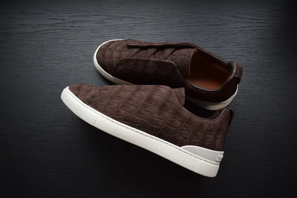 棕色磨砂皮鳄鱼运动鞋三线拼接