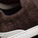 棕色绒面鳄鱼皮运动鞋三线缝合