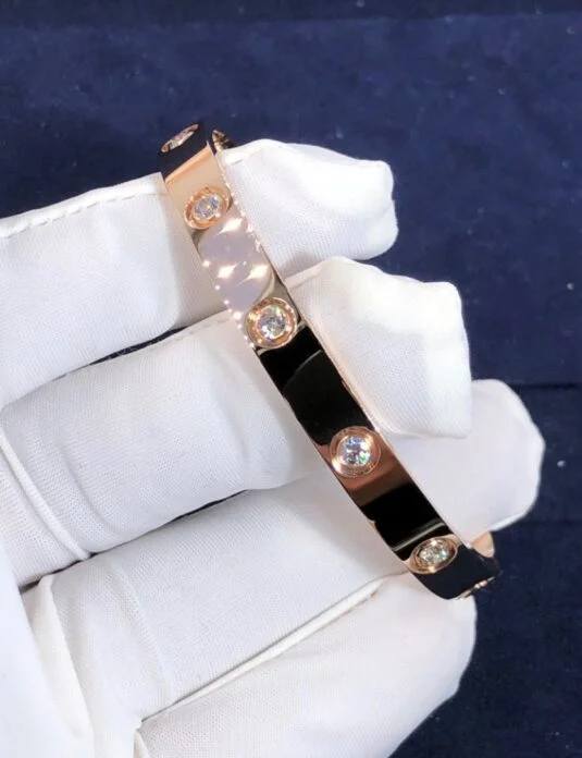 18-karätiges Gold-Liebesarmband mit Diamanten