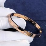 cartier bracelet love en or jaune 18k et diamant 10 côté