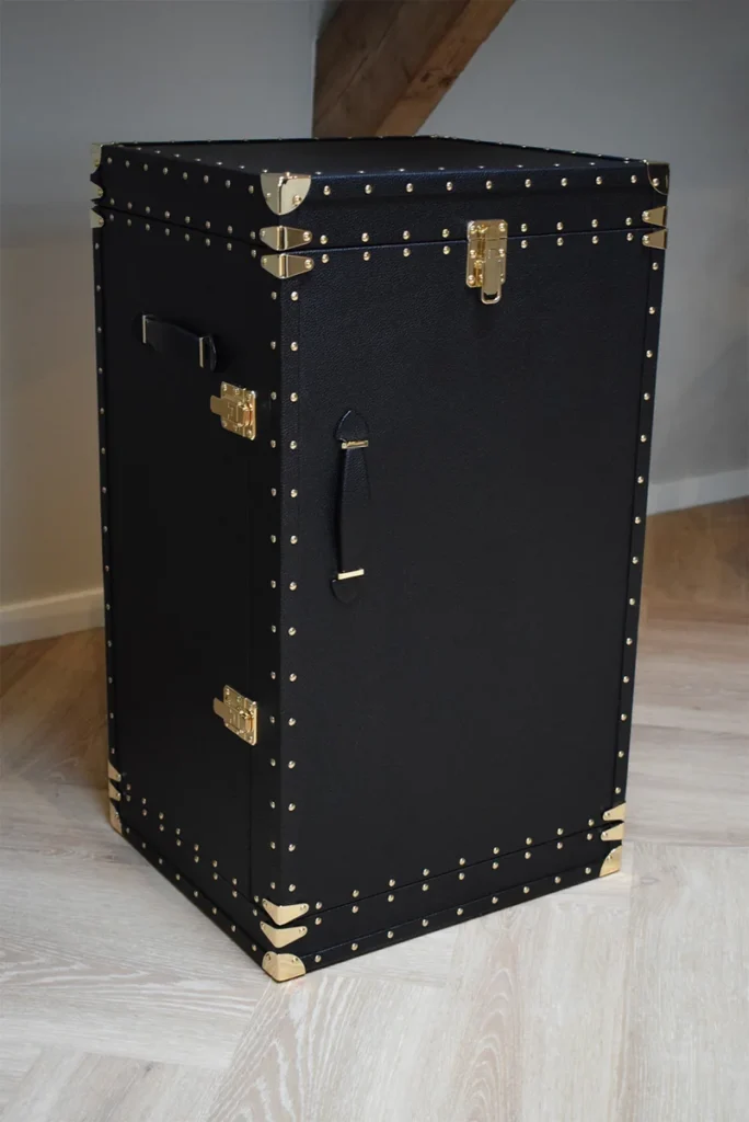 closed black leather Watch Winder box with humidor black1