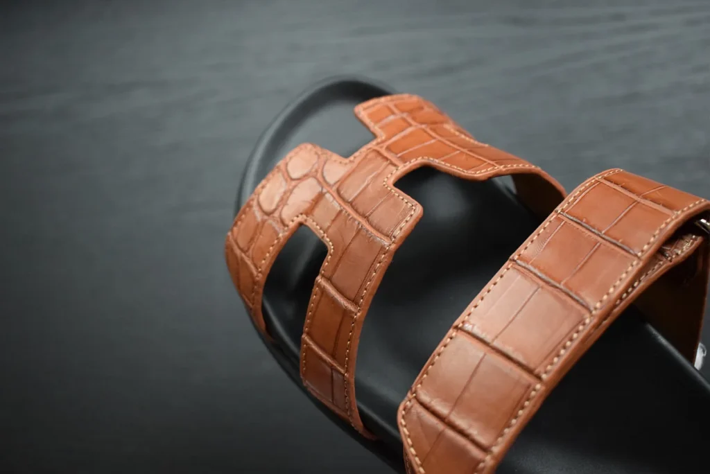 صنادل تماسيح كوجناك قريبة