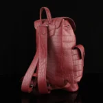 roter Rucksack aus Krokodilleder
