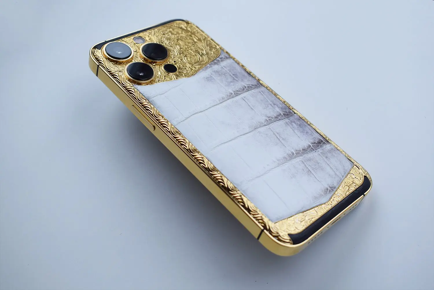 Custom iPhone 13 Pro Max 1 TB with Diamond Bezel and 24k Gold Plated Back