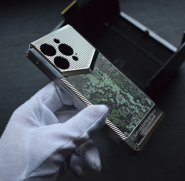 Funda de iPhone de materiales exóticos