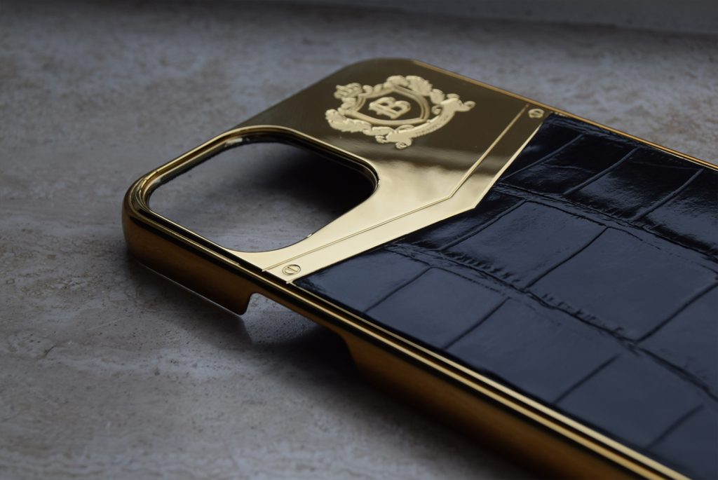 Gold case 12 pro max black crocodile 1