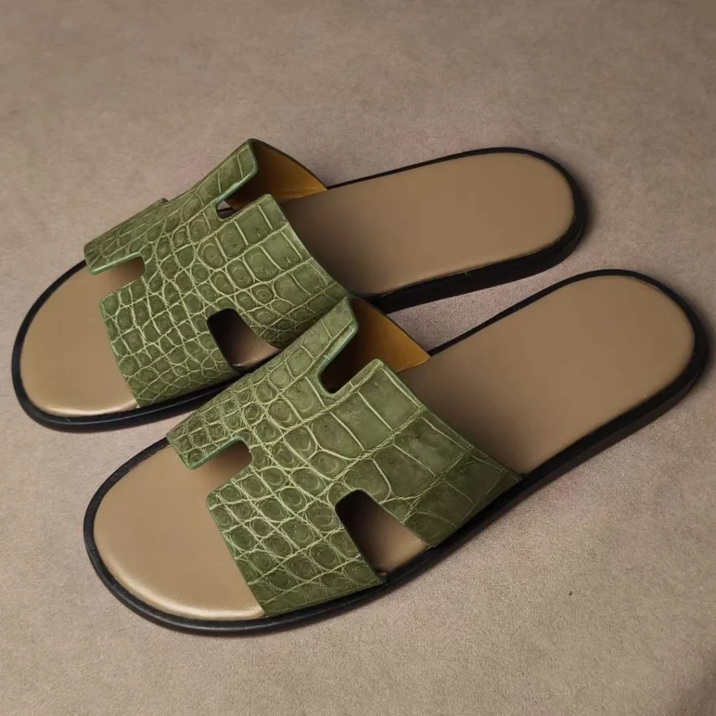 sandali in pelle di coccodrillo in nabuk verde