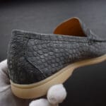 蓝色绒面鳄鱼懒人鞋