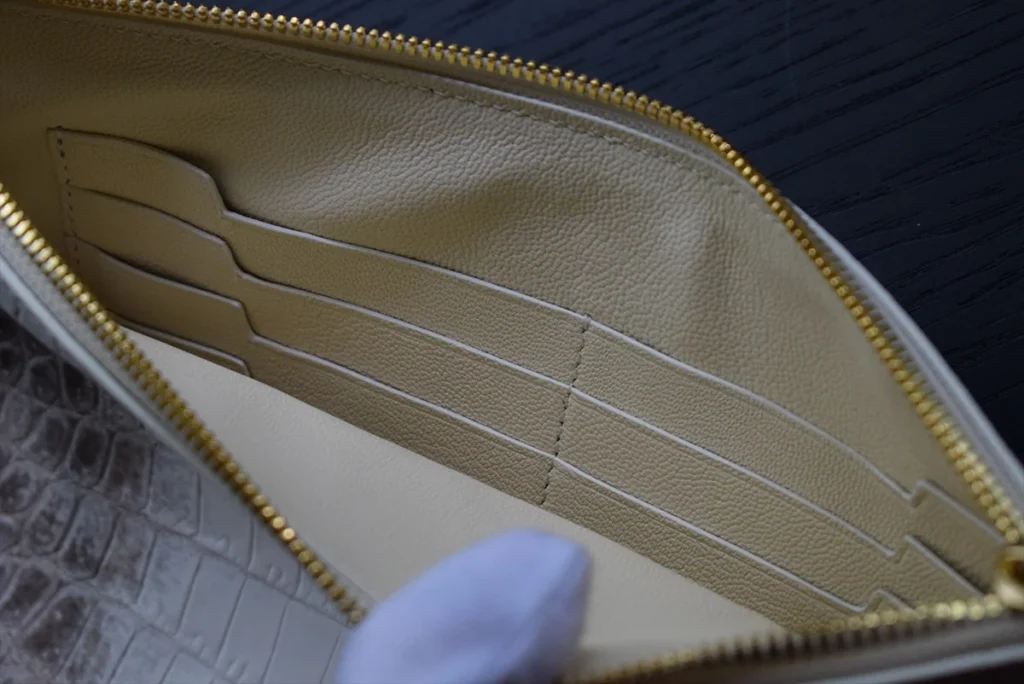 Cuir à l'intérieur du sac en crocodile de l'Himalaya