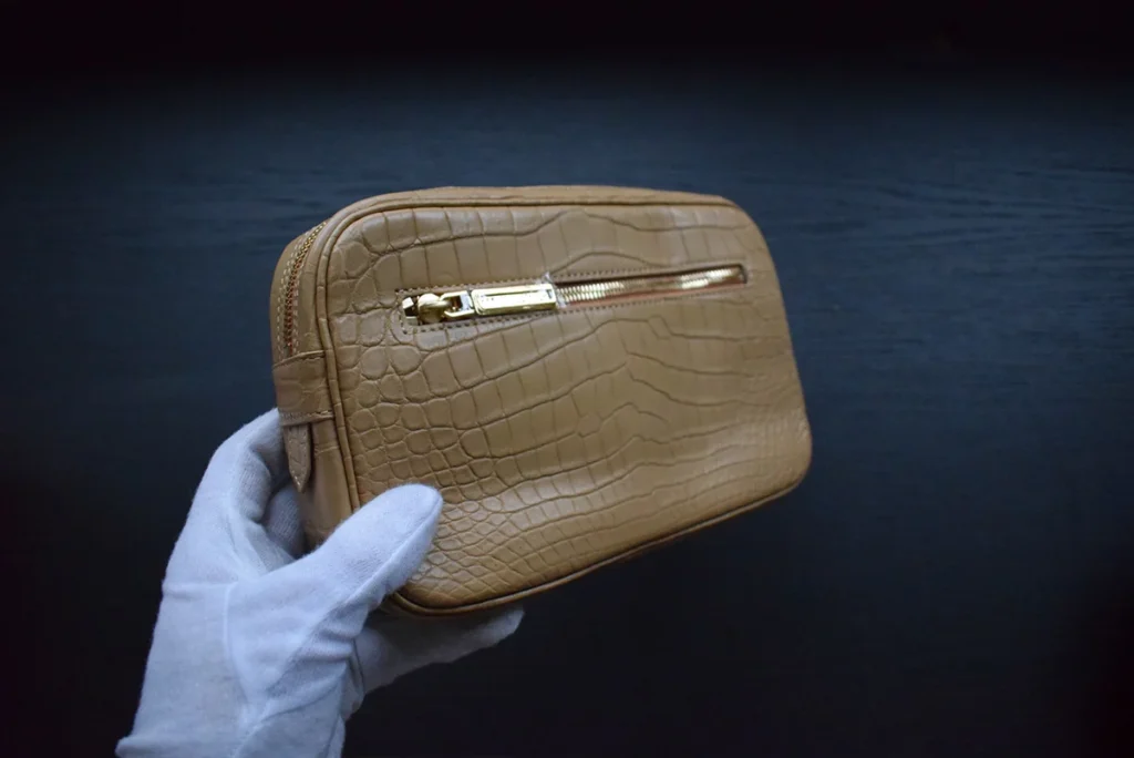 pochette crocodile cognac clair