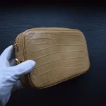 Pochette en crocodile cognac clair