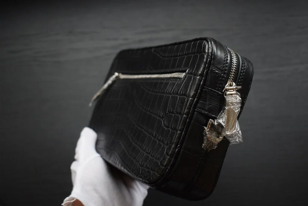 pochette de luxe en crocodile noir